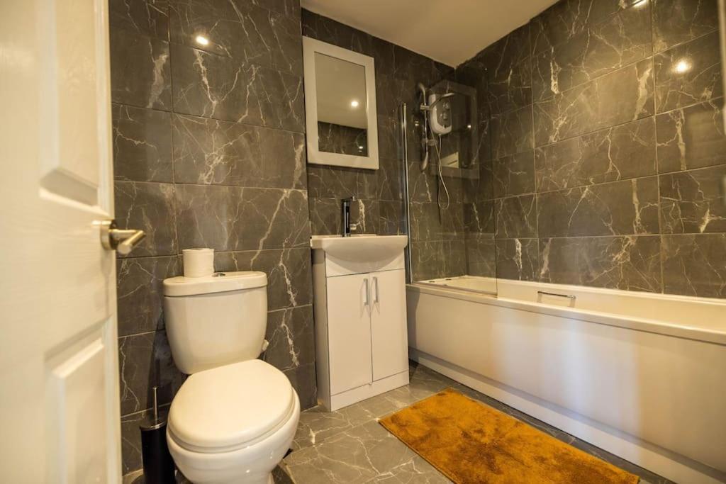 2 Bedrooms -Parking-Very Spacious-Wifi London Luaran gambar